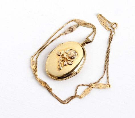 Rose Locket, Body Chains, Gold Locket, Maleficent, Mulan, Locket Necklace, Cute Jewelry, Gold Rose, Beauty And The Beast