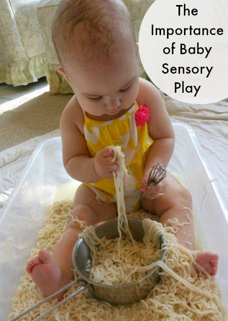 Montessori Sensory Play for babies, Sensory play, Montessori, Baby play, Homemade, hands on learning, www.naturalbeachliving.com Sensory Play For Babies, Baby Zintuiglijk, Uppfostra Barn, Sensory Play Toddlers, Imagination Tree, Baby Sensory Play, Baby Sitting, Baby Play Activities, Baby Learning Activities