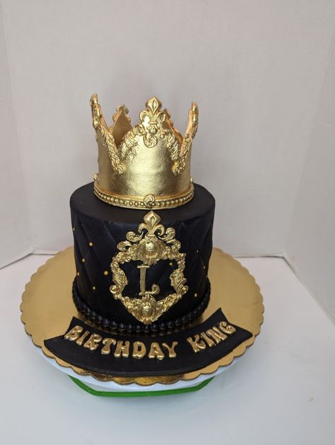 Shape Cake, Birthday Cakes For Men, Cakes For Men, Birthday Cakes, Birthday Candles, Cake Ideas, Birthday Cake, Crown, Candles