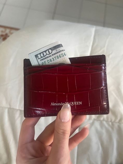 Wallet With Money Aesthetic, Money Wallet Aesthetic, Vs Card Holder, Old Money Wallet, Card Holder Wallet Aesthetic, Card Wallet Aesthetic, Aesthetic Card Holder, Card Holder Aesthetic, Fancy Items