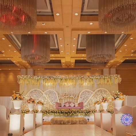 North Indian Wedding Decoration, Indoor Wedding Reception Decorations Indian, Pelli Mandapam Decoration South Indian, South Indian Wedding Stage Decoration, Reception Stage Decoration Indian Indoor, Engagement Decorations Indian, Marriage Hall Decoration, Rajasthani Wedding, Stage Decoration Photos