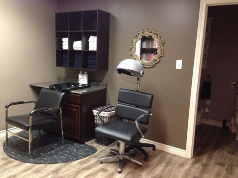 Salon Setup Ideas, Small Hair Salon, Home Salon Ideas, Home Hair Salon, At Home Salon, Small Salon, Salon Decor Ideas, Hair Salon Ideas, Home Hair Salons