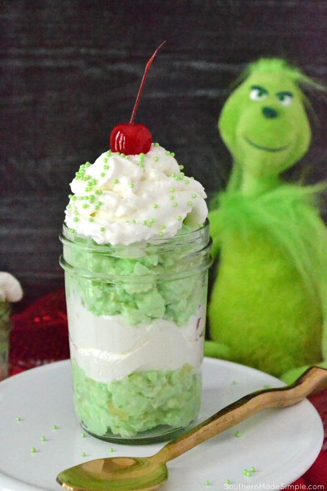 You're a SWEET One, Mr. Grinch! {Grinchy-Green Christmas Fluff Recipe} Grinch Fluff, Grinch Breakfast, Christmas Fluff, Grinch Treats, Grinch Recipes, Grinch Food, Green Fluff, Fluff Recipes, Grinch Night