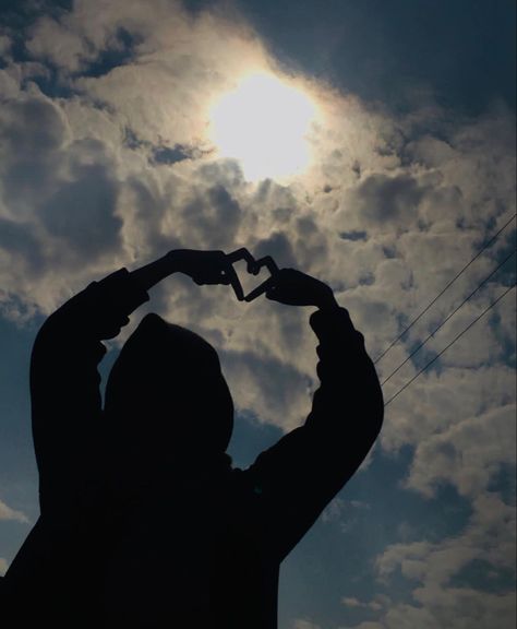 Love That sky🥹❤️ Photo Pour Profil Facebook, Sky Poses Photography, Shadow Profile Picture, Aesthetic Shadow Pictures, Dpzzzz Profile Pictures, Shadow Pic, Books And Pens Photography, Shadow Face, Blue Moon Photography