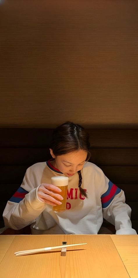 Nayeon Gf Material Wallpaper, Nayeon Girlfriend Material Wallpaper, Nayeon Funny, Nayeon Lockscreen, Leng Leng, Nayeon Wallpapers, Nayeon Wallpaper, Twice Fanart, Man Cooking