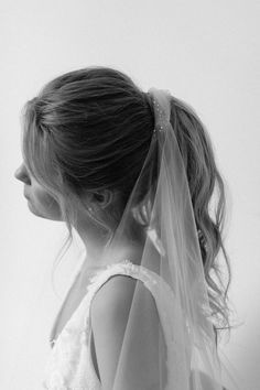 Ponytail With Veil, Bridal Hairstyles Ponytail, Ponytail Veil, Ponytail Bridal Hair, Vail Bride, Classic Ponytail, Veil Ideas, Bridal Ponytail, Wedding Ponytail