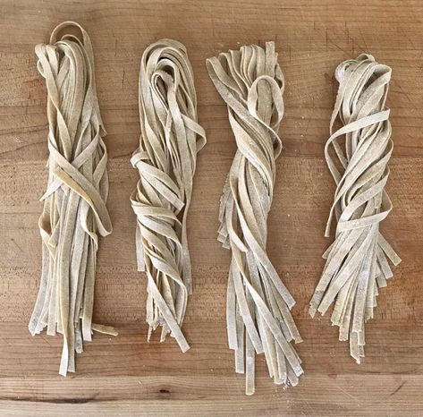 Homemade Eggless Sourdough Pasta Pasta With Eggs, Pasta Without Eggs, Sourdough Pasta Recipe, Sourdough Pasta, Pasta Zero, Spelt Pasta, Make Homemade Pasta, Semolina Pasta, Whole Wheat Sourdough