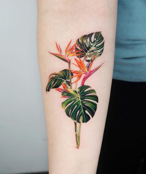 Best Feminine Tattoos, Tropical Flower Tattoos, Bird Of Paradise Tattoo, Plants Tattoo, Botanical Tattoo Design, Tropical Tattoo, Flower Tattoo Ideas, Paradise Tattoo, Plant Tattoo