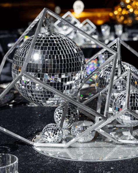 An Unforgettable Disco Themed Gala Dinner at the Dubai Opera – Party Social Disco Party Food Table, Disco Theme Table Decor, Disco Holiday Party, Disco Banquet, Disco Party Centerpieces, Disco Party Table Decorations, Futuristic Theme Party, Disco And Diamonds Party, Futuristic Party Theme