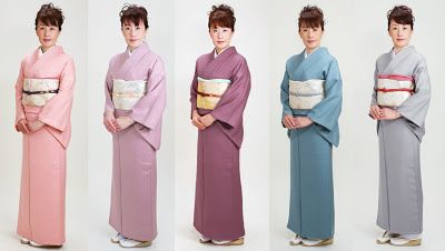 Iromuji is type kimono that is  appropriate for tea ceremony; subdued and dignified, not distracting. Types Of Kimono, Modern Japanese Clothing, Formal Kimono, Japanese Traditional Clothing, Unmarried Women, Traditional Kimono, Japanese Tea Ceremony, Japanese Textiles, Japanese Street Fashion