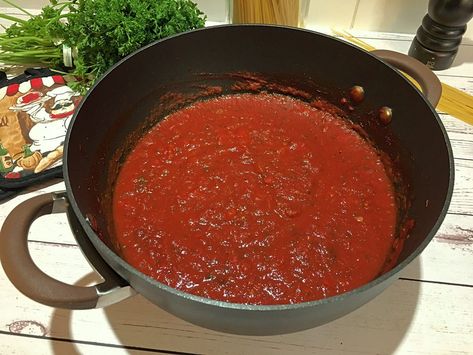 Club Foody | Meatless Spaghetti Sauce Recipe • Fresh & Tasty! | Club Foody Meatless Spaghetti Sauce Recipe, Soubise Sauce, Meatless Spaghetti Sauce, Meatless Spaghetti, Vegetarian Sauces, Spaghetti Sauce Recipe, Red Pepper Sauce, Making Pasta, Pasta Sauces