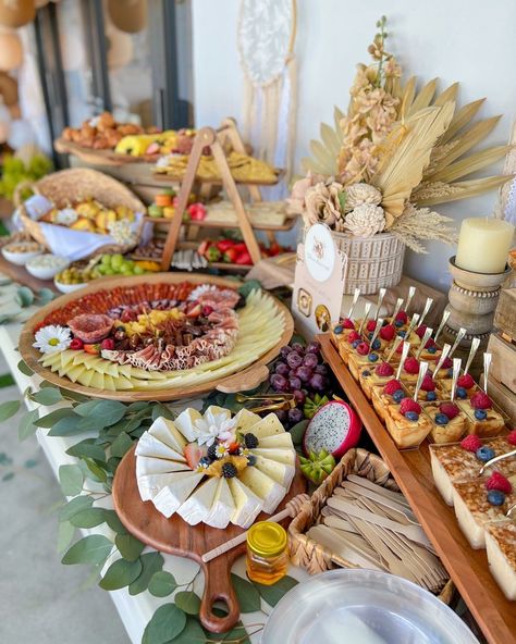 Boho Brunch Party, Brunch Charcuterie Table Display, Boho Food Table Display, Boho Catering Set Up, Boho Wedding Food Table, Boho Party Food Table, Boho Snack Table, Boho Charcuterie Table, Boho Fruit Display