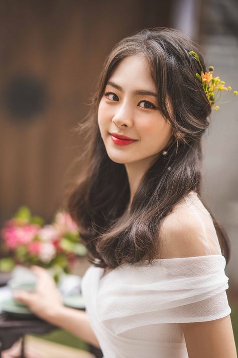 Korean Wedding Hair, Asian Wedding Hair, Asian Wedding Makeup, Event Hairstyles, Engagement Hairstyles, Hairdo Wedding, Elegant Wedding Hair, Wedding Hair Down, Asian Hair