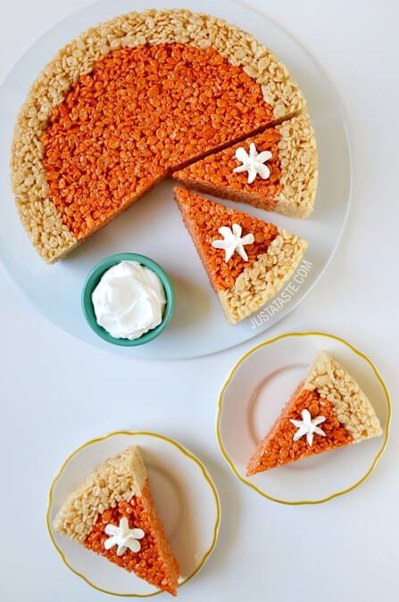 Pumpkin Pie Rice Krispies Treats recipe via justataste.com | A quick and easy holiday dessert recipe for Thanksgiving! Homemade Thanksgiving Desserts, Pumpkin Pie Recipe Easy, Thanksgiving Cupcakes, Thanksgiving Snacks, Food Nutrition Facts, Thanksgiving Activity, Krispie Treats Recipe, Rice Krispies Treats, Marshmallow Treats