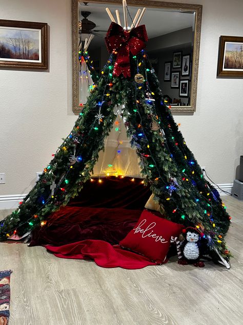 Tee Pee Christmas Photo Shoot, Tp Christmas Tree, Christmas Tree Tepee, Teepee Tree Christmas, Indigenous Christmas Decor, Christmas Tree Fort, Kids Christmas Tree Decorations, Teepee Christmas Tree, Christmas Tree Teepee