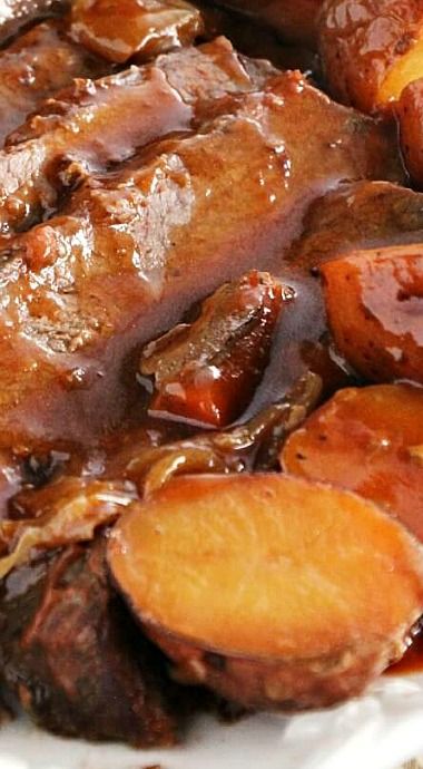 Crock Pot BBQ Brisket Recipe A 1 Steak Sauce, Yankee Pot Roast, Bbq Brisket Recipes, Crock Pot Bbq, Slow Cooked Brisket, Braised Brisket, Bbq Brisket, Brisket Recipes, Braised Short Ribs