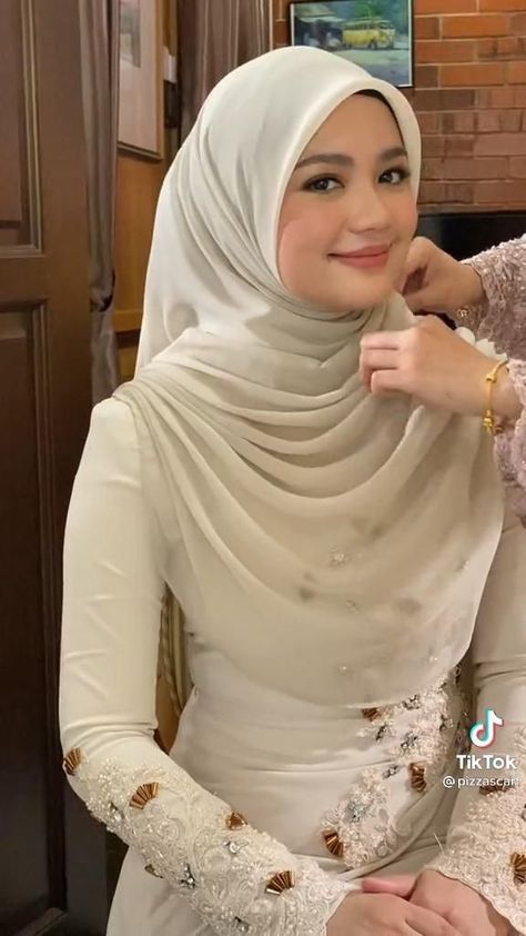 Nikah Hijab Style, Dress Nikahan Hijab, Malaysia Wedding Dress Hijab, Baju Akad Nikah Muslim Syari, Make Up Akad Nikah Hijab, Tutorial Hijab Malaysia, Wedding Malaysia Muslim, Wedding Dress Hijab Syar'i, Ootd Wisuda Hijab