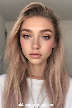 Simple Senior Picture Makeup, Make Up For Teenagers Simple, Makeup For Middle School Dance, Make Up For Teenage Girl, Teenager Makeup Looks, Teen Makeup Looks Natural, Teenage Makeup Looks, Cute Makeup For Teens, How To Look Older For Teens