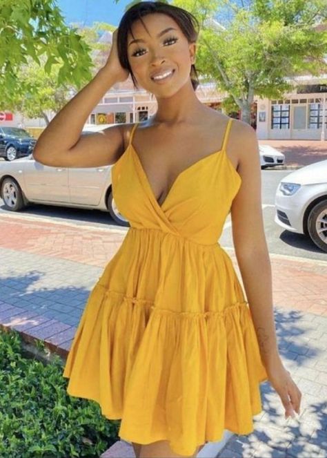 Picnic Dress Ideas, Yellow Dress Outfit Classy, Picnic Outfit Ideas Casual, Yellow Picnic, Outing Outfit, Cute Short Dresses, Picnic Dress, Drawstring Dresses, Girly Dresses