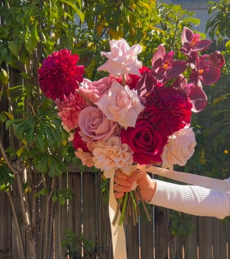 Red Pink Flowers Wedding, Red Wildflower Bouquet, Pink And Red Wedding Bouquet, Red And Pink Wedding Bouquet, Dark Red Bouquet, Pink And Red Bouquet, Nikkah Decor, Orange And Pink Wedding, Chinese Bouquet