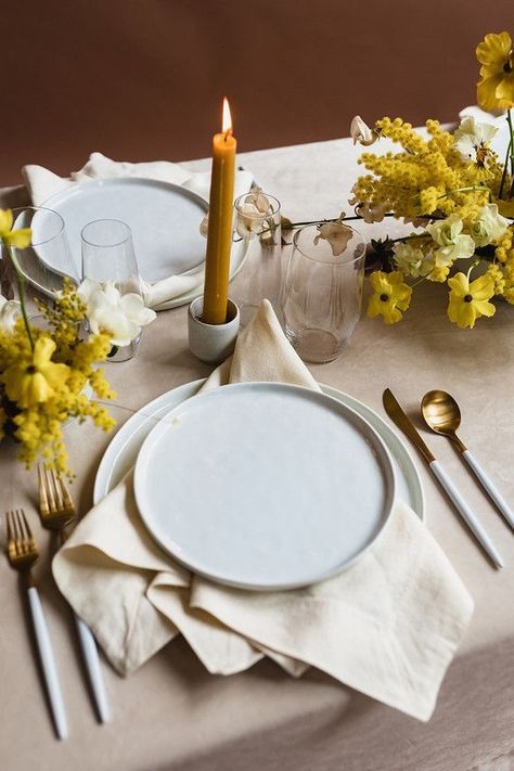 Waldorf Thanksgiving, Yellow Wedding Palette, Romantic Terrace, Valentines Table, Cozy Brunch, Tafel Decor, Table Setting Inspiration, Tablescape Inspiration, Wedding Party Ideas