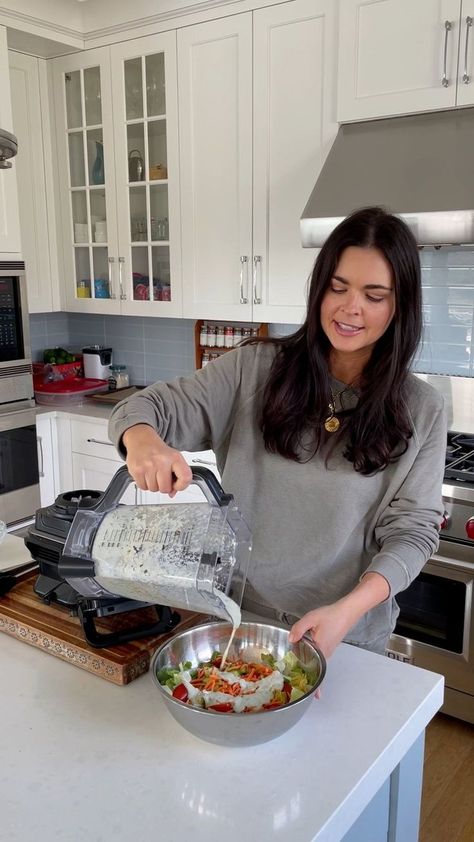 Healthy ranch dressing made with silken tofu! Tofu Ranch Dressing, Tofu Salad Dressing, Lettuce Salads, Healthy Ranch, Healthy Dressing Recipes, Katie Lee Biegel, Healthy Ranch Dressing, Vegan Ranch Dressing, Healthy Sauces