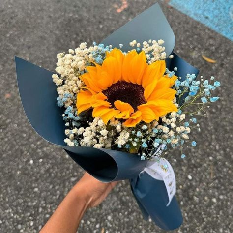 Aesthetic Sunflower Bouquet, One Sunflower Bouquet, Single Sunflower Bouquet, Simple Sunflower Bouquet, Sunflower Bouquet Aesthetic, Sunflowers Bouquet, Luxury Flower Bouquets, The Language Of Flowers, Orange Sunflowers