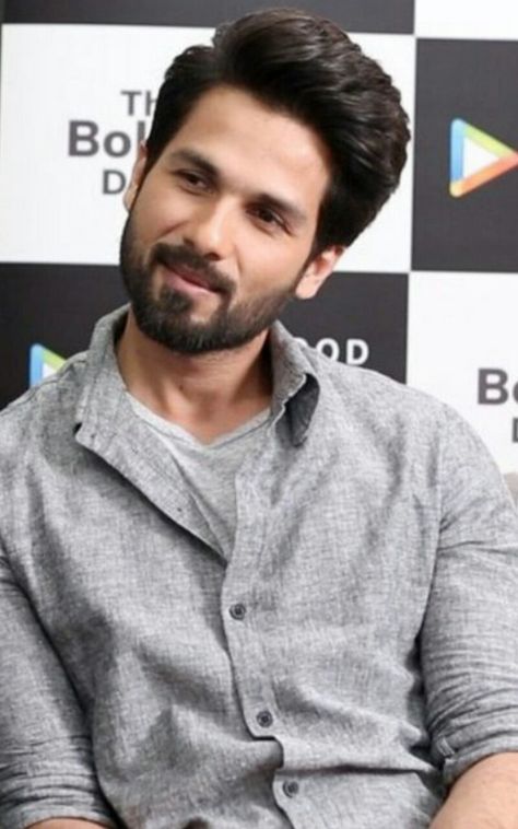 Shahid kapoor 18.2.18 Shahid Kapoor Beard, Shahid Kapoor Hairstyle, Jassi Gill Hairstyle, Indian Hairstyles Men, Boys Haircut Styles, Jassi Gill, Allu Arjun Hairstyle, Gents Hair Style, Mens Hairstyle