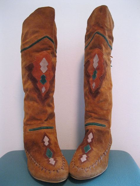 Vintage Moccasin Boots Indian Boots, Native Boots, Prego Style, Beaded Moccasins, Adult Tricycle, Native Crafts, Boho Shoes, Estilo Hippy, Estilo Hippie