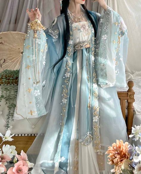 Hanfu Dress Princesses, Korean Hanfu, Blue Hanfu, Embroidery Traditional, Traditional Chinese Clothing, Traditional Asian Dress, Fairy Cosplay, Big Sleeves, Chinese Vintage