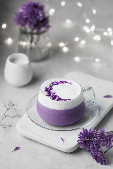 Purple Desserts, Purple Food, Yummy Sweet Potatoes, Purple Sweet Potatoes, Pretty Drinks, Gin Tonic, Sugar Rush, Latte Art, Cafe Food