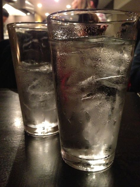 Water In Glass Aesthetic, Glass Water Aesthetic, Ice Cold Water Aesthetic, Iced Water Aesthetic, Cold Water Aesthetic, Glass Of Water Aesthetic, Ice Water Aesthetic, Hydration Motivation, Glass Of Ice Water