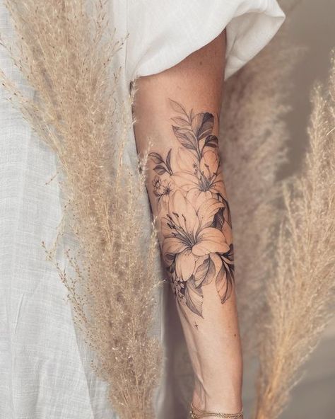 Lily Tattoo Sleeve, Lilly Flower Tattoo, Tiger Lily Tattoos, Hd Tattoos, Pretty Flower Tattoos, Lillies Tattoo, Lily Flower Tattoos, Tato Minimal, Chic Tattoo