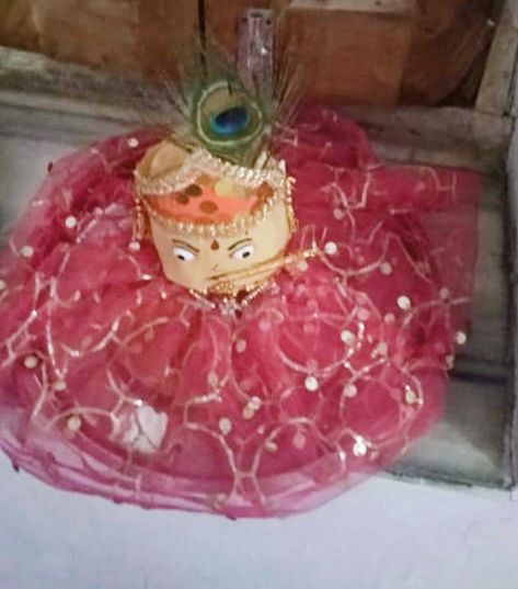 Gud Packaging For Wedding, Jaggery Decoration For Wedding, Jaggery Packing Ideas For Wedding, Coconut Decoration, Gifts Packing, Indian Wedding Gifts, Dry Fruit Box, Decoration For Wedding, Wedding Gift Pack