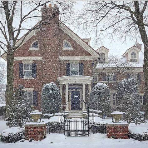 Dandridge Sterne on Instagram: “Snowbound. #oldhouselove #georgianrevival #georgianhouse #georgianrevival #sideporch #snowday #snowfall #snow #winterweather…” Georgian Homes, House Exteriors, House Portraits, Barbie Dream House, Sims House, Dream House Exterior, Colonial House, House Goals, Brick House