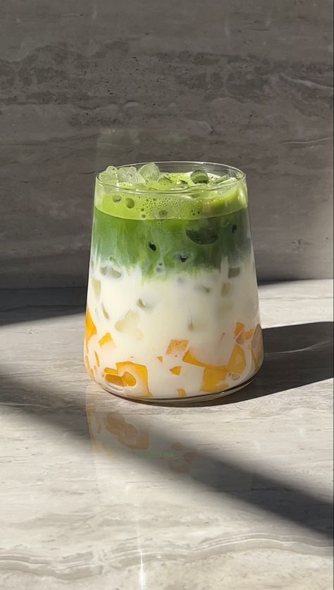 Milky Drinks, Food Aestethic, Matcha Mango, Mango Matcha, Matcha Shop, Matcha Drink Recipes, Matcha Girl, Dickinson College, Matcha Lover