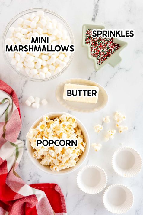 These delicious homemade Christmas popcorn balls combine marshmallow, popcorn, and butter in a recipe easy enough kids can make it! Marshmallow Balls Recipe, Oreo Popcorn Balls, Marshmallow Popcorn Balls Easy, Marshmallow Cream Popcorn, Microwave Popcorn Balls, Popcorn Marshmallow Balls, Popcorn Balls With Marshmallows, Popcorn And Marshmallow Recipe, Marshmallow Fluff Recipes Easy