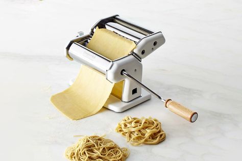 10 Easy Pieces: The Best Pasta Makers https://www.remodelista.com/posts/best-pasta-makers-kitchen-appliance-10-easy-pieces/ Smeg Stand Mixer, Wine And Beer Fridge, Summer Cocktail Menu, Pasta Makers, Pasta Making Tools, Pasta Maker Machine, Specialty Kitchen Tools, Make Your Own Pasta, Pasta Roller