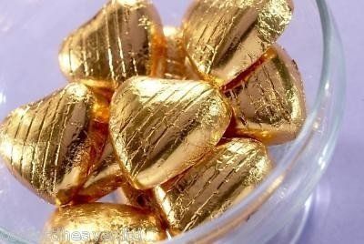 Gold Chocolate Foil Heart Dragees Wedding Favours Gold Things, Heart Wedding Favors, Chocolate Wedding Favors, Gold Everything, All That Glitters Is Gold, Gold Digger, Chocolate Hearts, Gold Aesthetic, Stay Gold