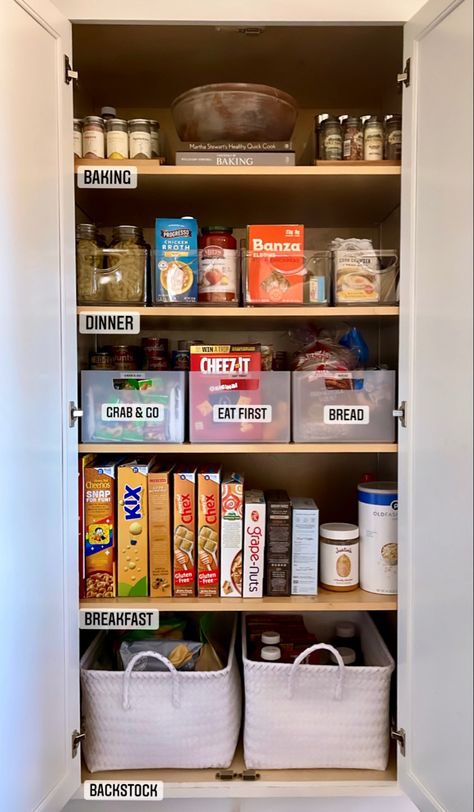 Pantry Food Storage Ideas, Food Organization No Pantry, Declutter Pantry, Dream House Pantry, Deep Pantry Organization, Clean Pantry, Pantry Closet Design, Deep Pantry, House Pantry