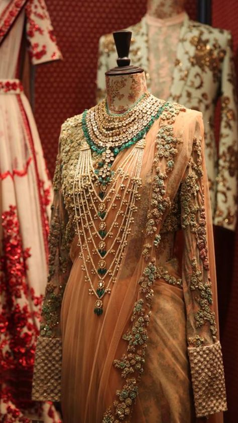 Sabyasachi. Details Indian Bridal Sarees, Saree Bollywood, Mode Tips, Vogue Wedding, Bridal Outfit, Salwar Kamiz, Pakistan Fashion, Indian Bridal Wear, Ghagra Choli