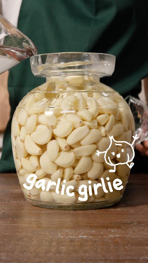 Korean Pickled Garlic Pickled Garlic Recipes, Garlic Benefits, Pickled Garlic, India Food, Garlic Recipes, Trending Recipes, Healthy Eating Recipes, Easy Vegetarian, Grilled Meat