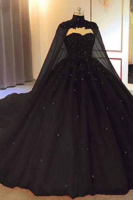 #vestidos Black Quinceanera Dresses, White Long Sleeve Mini Dress, Black Wedding Gowns, Ball Gowns Aesthetic, Red Quinceanera Dresses, Blue Ball Gowns, White Mini Dress Outfit, Sweetheart Prom Dress, Tulle Ball Gown