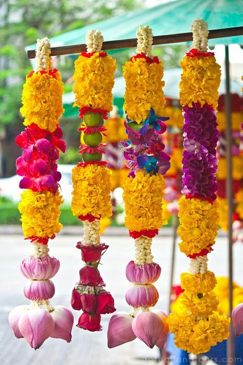 Flower garlands, India Thailand Flowers, Thai Flower, Indian Flowers, China Town, Big Cities, Thai Art, Buddha Image, Thai Style, Sports Bar