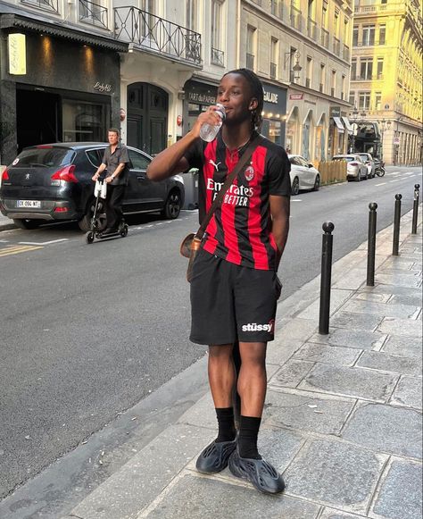 Milan Jersey Outfit, Soccer Jersey Outfit Men Fashion, Blokecore Outfits Men, Soccer Jersey Outfit Men, Soccer Jersey Outfit, Soccer Game Outfits, Sportwear Outfit, Jersey Outfits, Cargo Pants Outfit Men