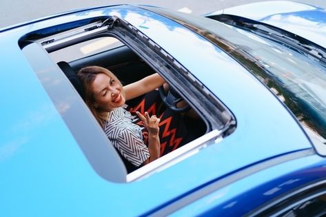 Car Sunroof Picture Ideas, New Car Picture, Scotland Glasgow, Car Poses, Inside Car, Self Photography, Sun Roof, Framing Photography, Family Car