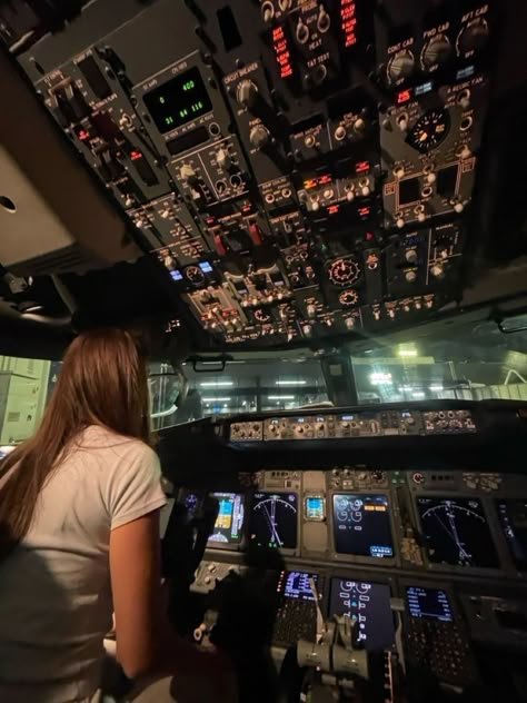 It's time to take off, bye bye👩‍✈️👩‍✈️ Lady Pilot Aesthetic, Pilot Woman, Pilot Girl, Woman Pilot, Aircraft Maintenance Engineer, Pilot Career, Aviation Education, Plane Photography, Jet Fighter Pilot