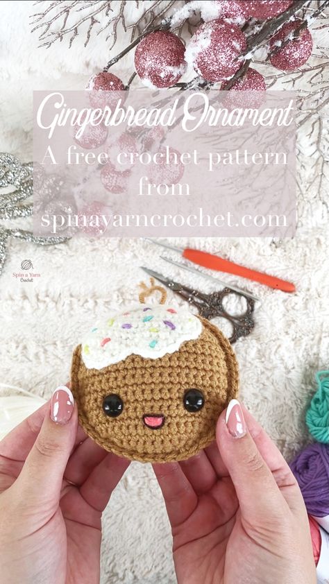 Crochet Baubles, Crochet Craft Fair, Crochet Christmas Ornaments Free, Crochet Ornament Patterns, Christmas Crochet Patterns Free, Crochet Christmas Gifts, Crochet Xmas, Pola Amigurumi, Crochet Christmas Decorations