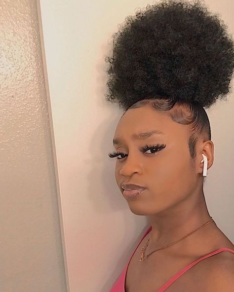 Natural Hair Puff, Natural Hair Bun Styles, Short Box Braids Hairstyles, Afro Curls, Hair Puff, Quick Natural Hair Styles, Quick Braided Hairstyles, Pelo Afro, Protective Hairstyles Braids