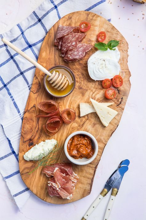 our latest austin restaurant obsession - how to make a cheese and charcuterie board Restaurant Charcuterie Board, Charcuterie Board Restaurant, Charcuterie Restaurant, Italian Palette, Birthday Party For Adults, Cheese And Charcuterie Board, Restaurant Appetizers, Party For Adults, Mini Hamburgers